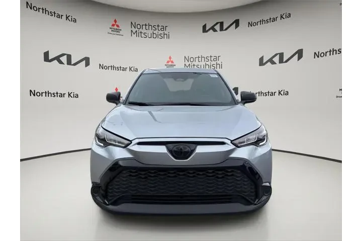 $27990 : Toyota Corolla Cross Hybrid image 8