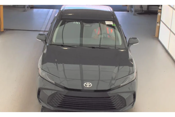 $27490 : Toyota Camry 2025 AWD LE 4dr image 2