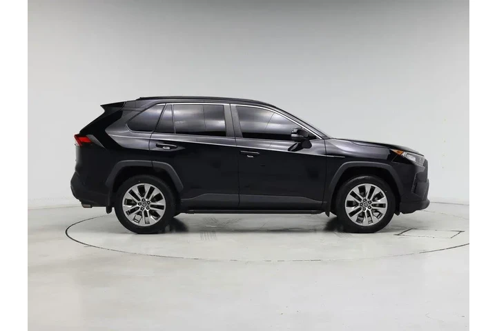 $23998 : Toyota RAV4 2021 XLE Premium image 7