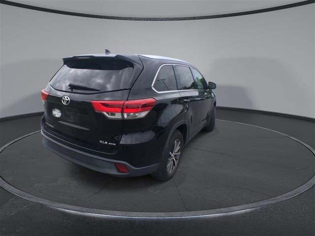 $19500 : PRE-OWNED 2017 TOYOTA HIGHLAN image 8
