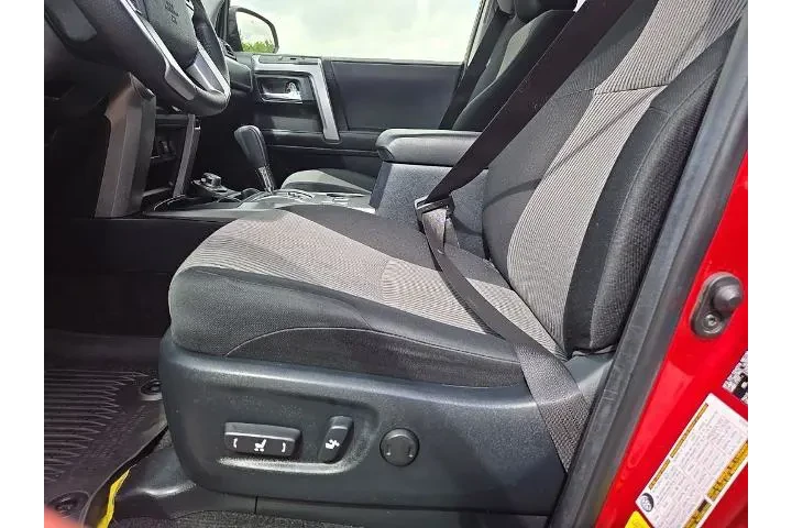 $39535 : Toyota 4Runner 2024 4x4 SR5 image 5