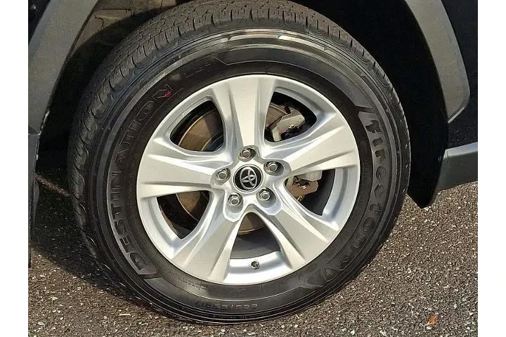 $27495 : Toyota RAV4 2021 AWD XLE 4dr image 8