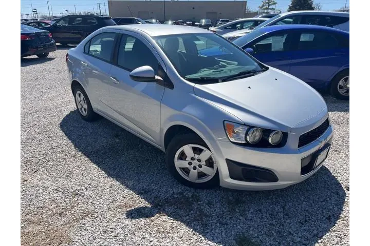 $6977 : Chevrolet Sonic 2016 LS Auto image 2