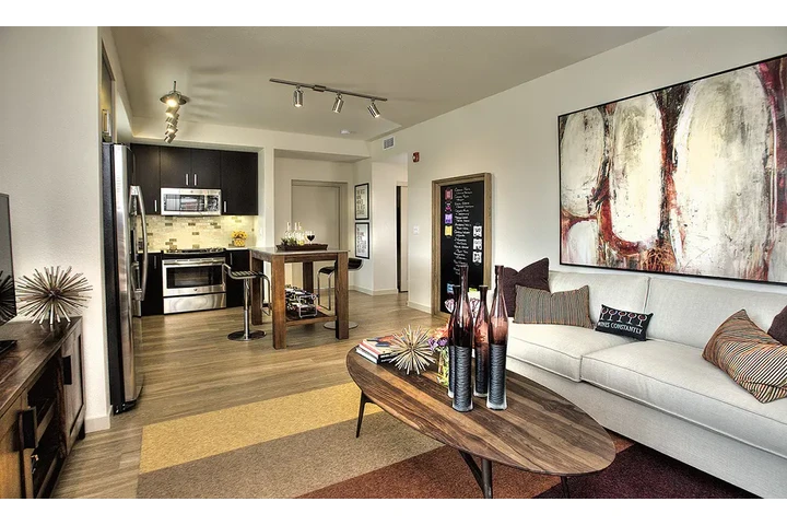 $2500 : MODERN  1 BEDROOM APARTMENT image 1