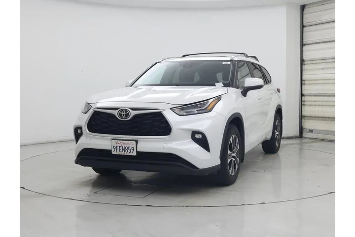 $38998 : Toyota Highlander 2023 XLE 4 image 4