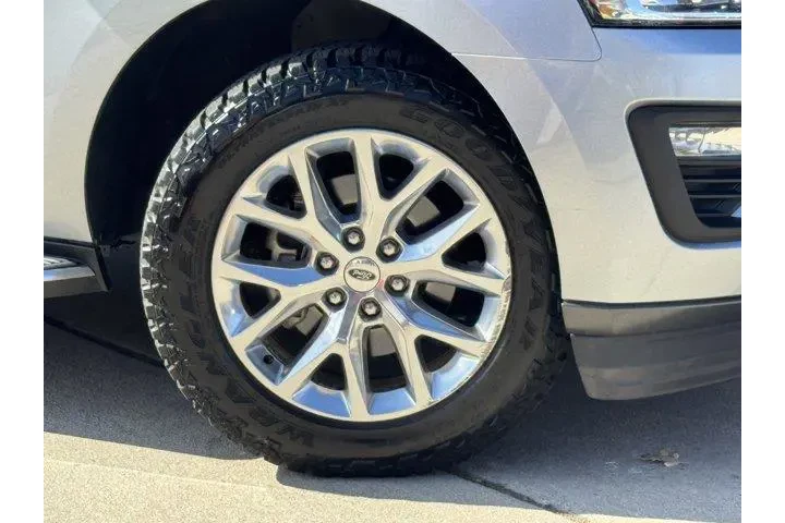 $35670 : Ford Expedition 2021 4x2 XLT image 3