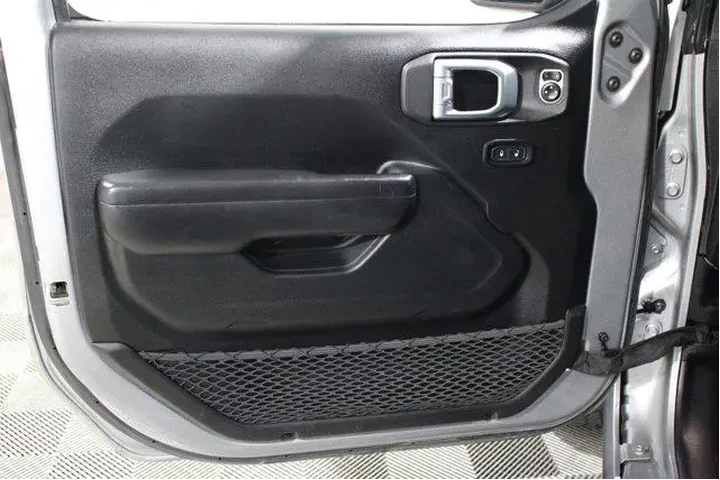 $26882 : Jeep Wrangler Unlimited 2021 image 6