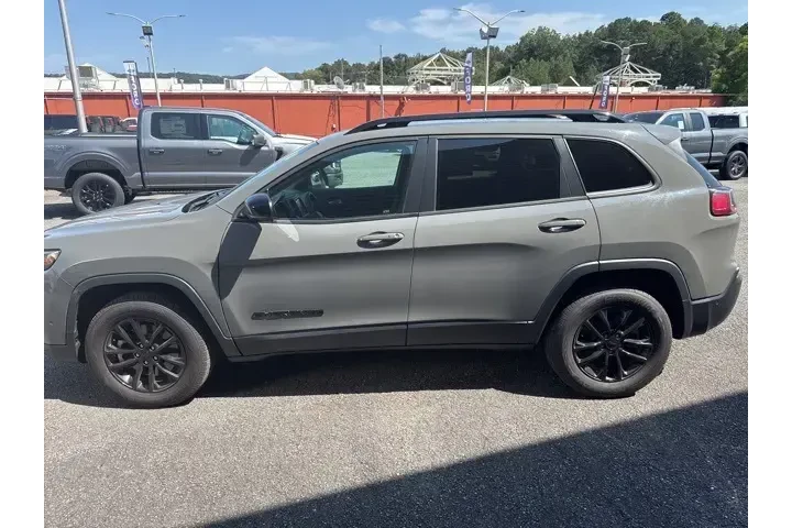 Jeep Cherokee 2023 4x4 Altit image 8