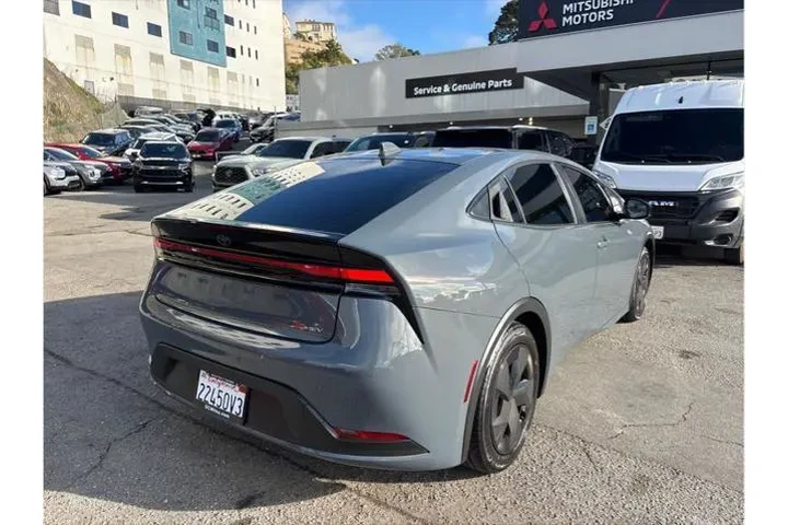 $27498 : Toyota Prius 2023 LE 4dr Hat image 6