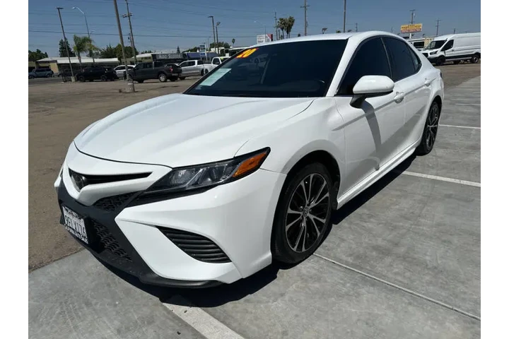 $18999 : 2020 Camry SE image 1