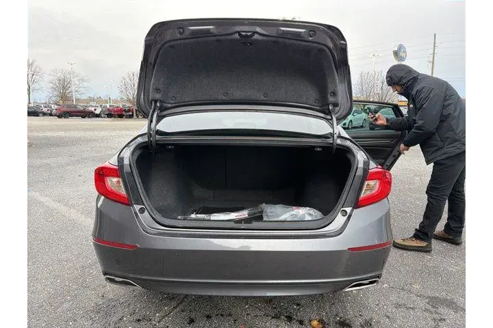 $22995 : Honda Accord 2018 Touring 4d image 10