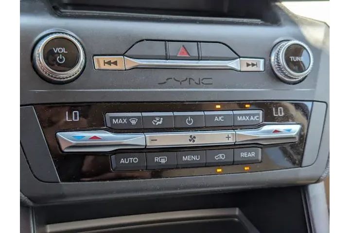 $22195 : Ford Explorer 2020 XLT 4dr S image 4