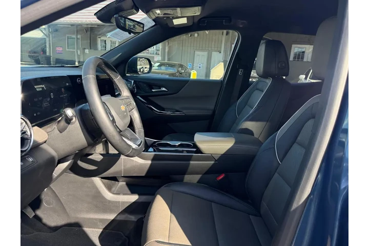 2025 Equinox LT 2WD image 7