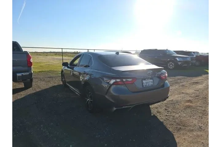 $17900 : Toyota Camry 2021 SE 4dr Sed image 4