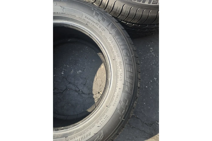 $160 : 195 60 R 14 MICHELIN image 2