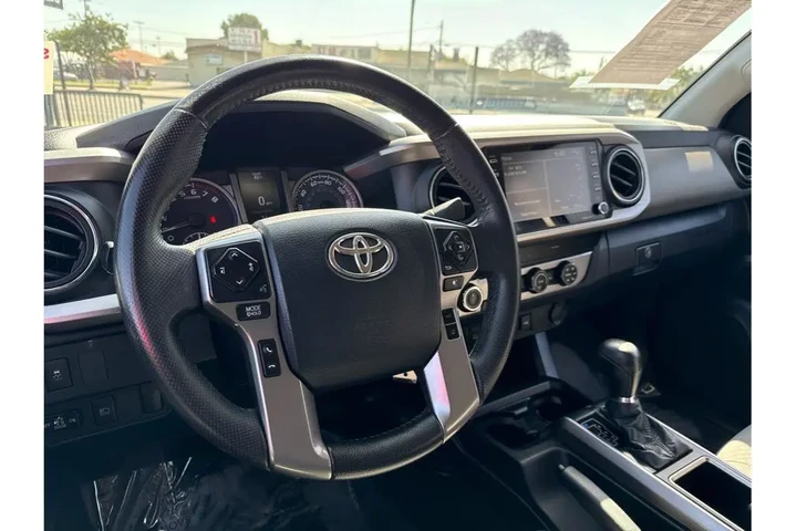 2020 Toyota Tacoma Double Cab image 8