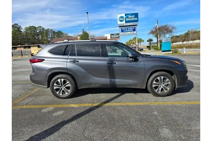 $33487 : Toyota Highlander 2022 XLE 4 image 5