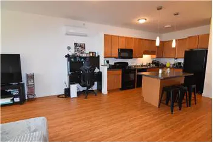 $2300 : Rental property with 2 bedro image 4