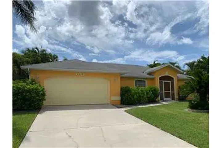 $2200 : Rental property with 3 bedro image 2