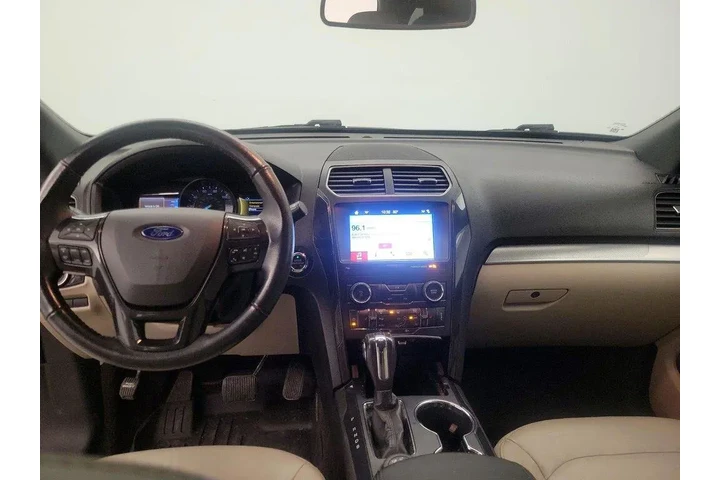 $17998 : Ford Explorer 2018 AWD XLT 4 image 9
