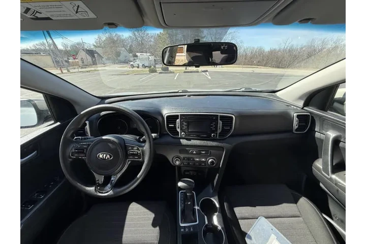 $7999 : 2018 Sportage LX image 10