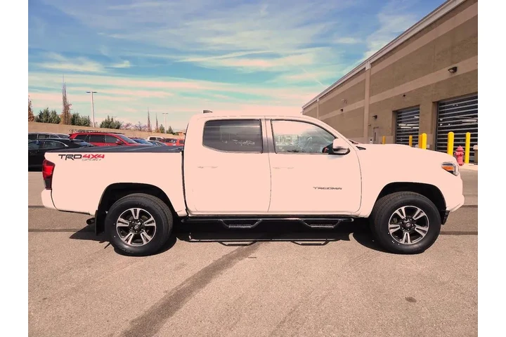 $32998 : Toyota Tacoma 2019 4x4 TRD S image 4