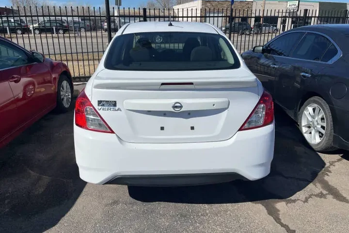2019 Versa S image 3