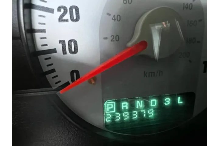 $1600 : 2004 Stratus SE image 7