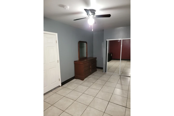 $1495 : Estudio image 9