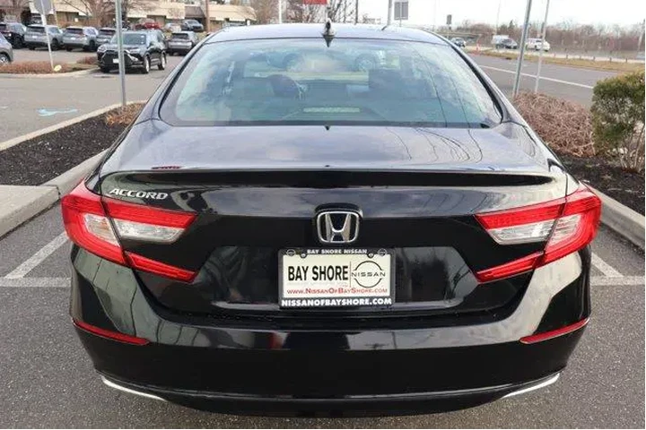 $17005 : Honda Accord 2020 LX 4dr Sed image 7