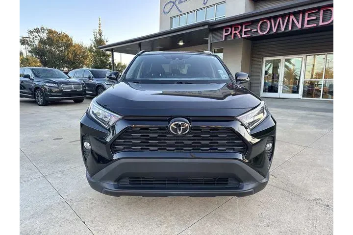 $24880 : Toyota RAV4 2021 XLE Premium image 3