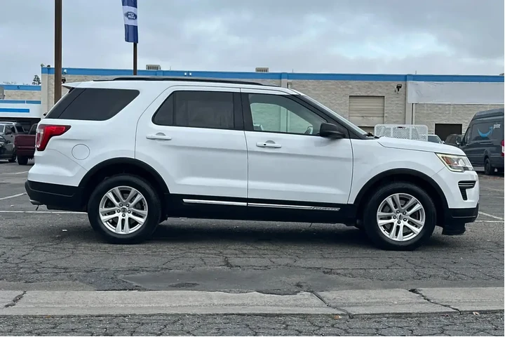 $12932 : Ford Explorer 2018 AWD XLT 4 image 8