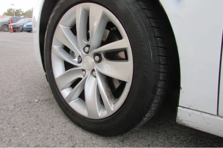 $8995 : 2016 Regal Premium I image 10