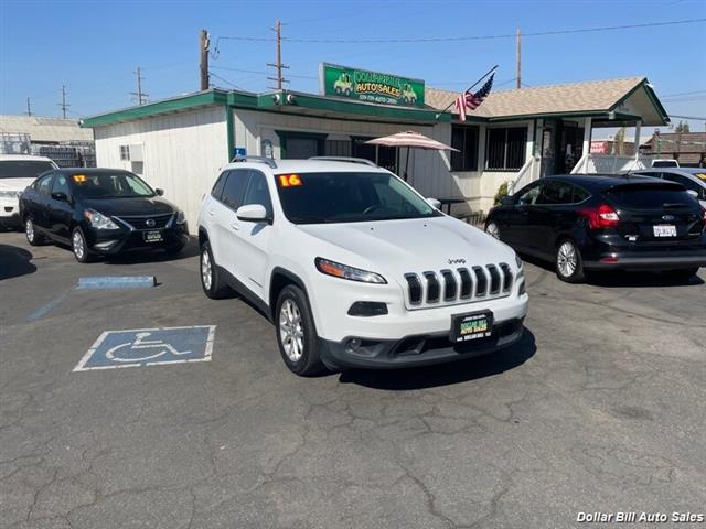 $11675 : 2016 Cherokee Latitude SUV image 1