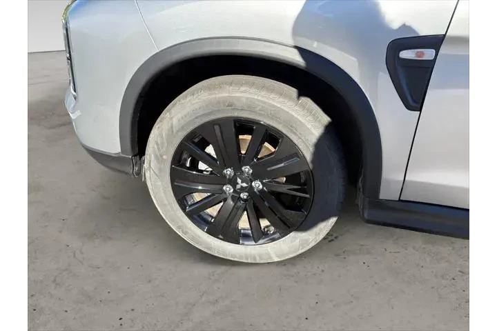 $21422 : Mitsubishi Outlander Sport 2 image 9