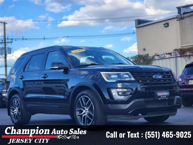 Used 2017 Explorer Sport 4WD image 3