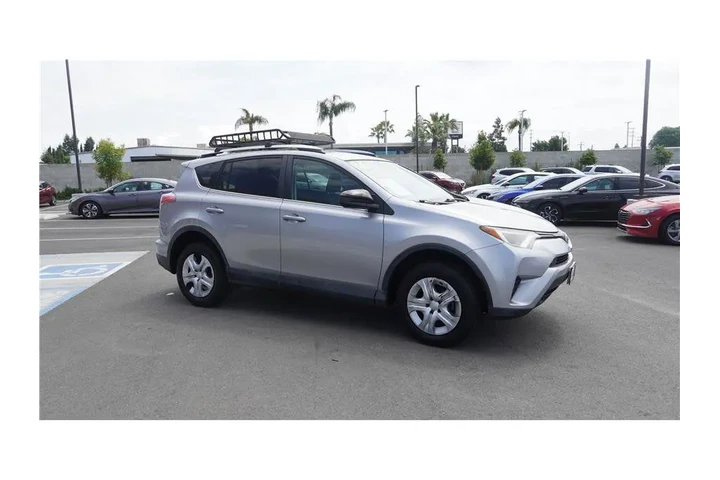 $16350 : 2016 RAV4 LE image 4