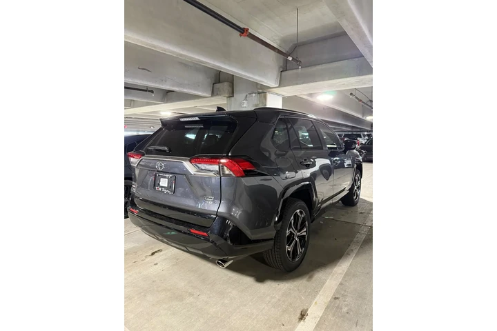 Toyota RaV4 XSE image 6