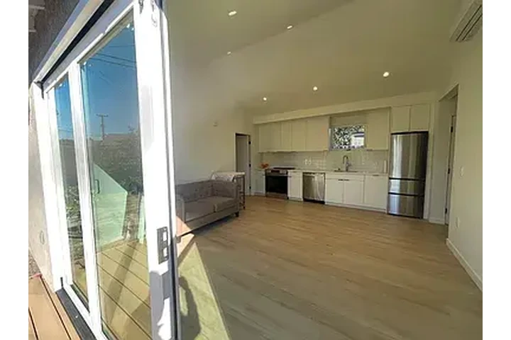 $1900 : La Serna Dr, Whittier, CA‼️ image 2