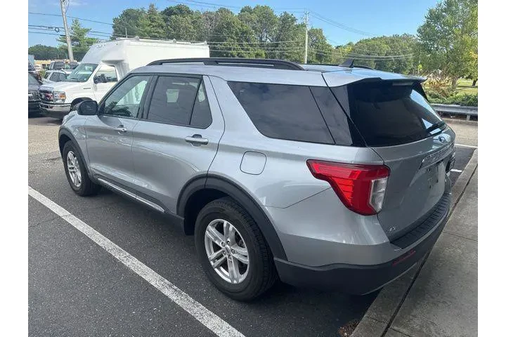 $30895 : Ford Explorer 2022 AWD XLT 4 image 4