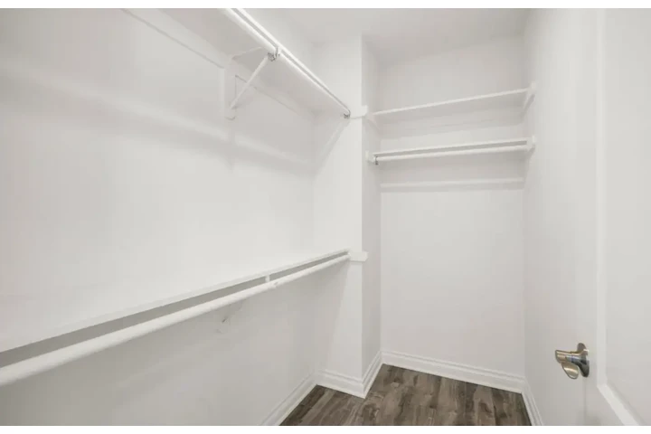 $1985 : 2 Bedroom Apt In Los Angeles image 4