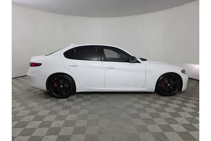 $20987 : Alfa Romeo Giulia 2020 image 9