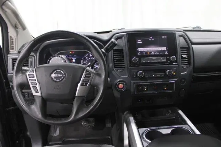 $33959 : Nissan Titan 2023 4x2 SV 4dr image 2