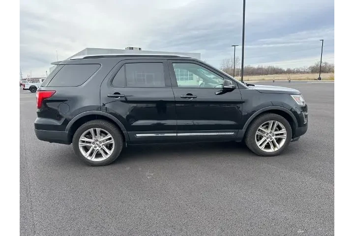 $13719 : Ford Explorer 2016 AWD XLT 4 image 8