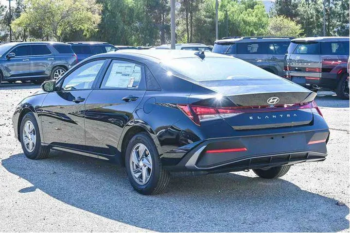 $23000 : Hyundai ELANTRA 2026 SE 4dr image 7