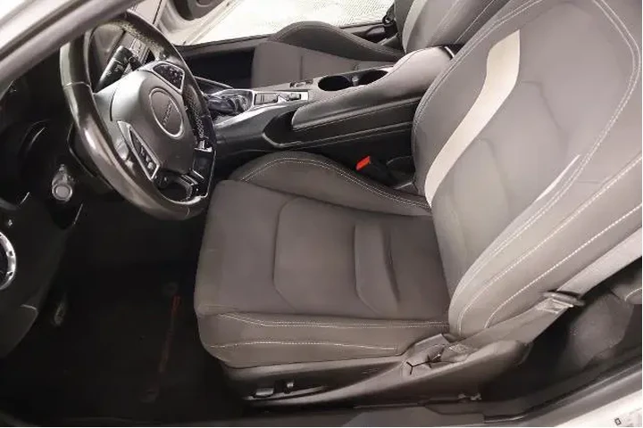 $16327 : Chevrolet Camaro 2018 LT 2dr image 10