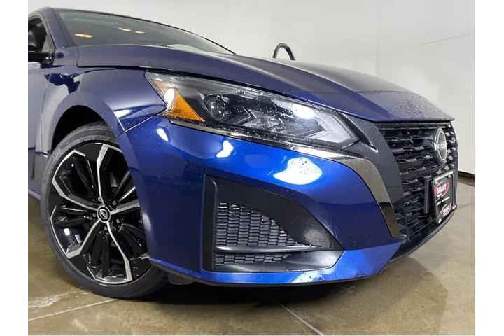 $23679 : 2023 Altima 2.5 SR image 6