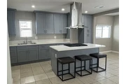$800 : casa renovada de 2 dormitorio thumbnail