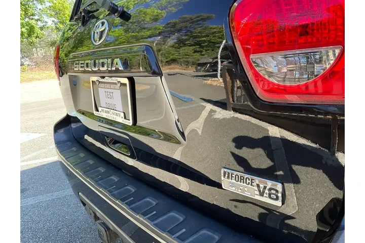 $22575 : Toyota Sequoia 2017 4x2 SR5 image 9