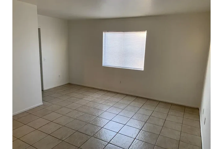 $1200 : North Las Vegas -Available image 4